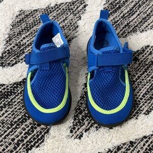 Wonder nation Blue and Green Kids Water Shoes